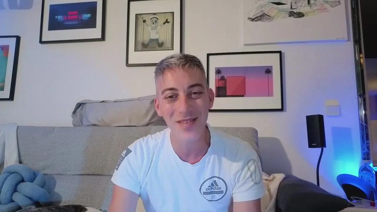 Offline HuGo4K on Cam4