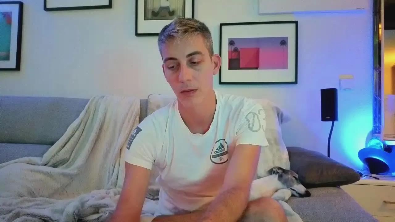 Offline HuGo4K on Cam4