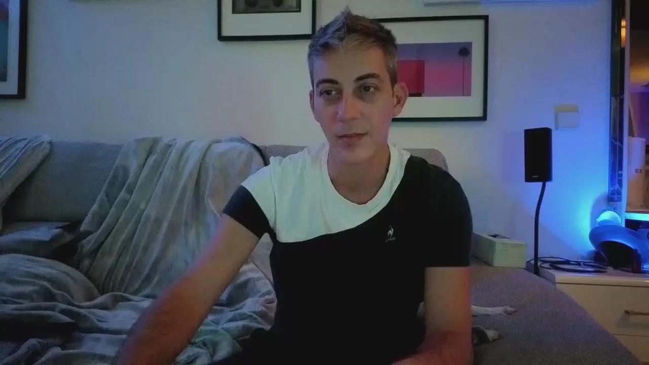 Offline HuGo4K on Cam4