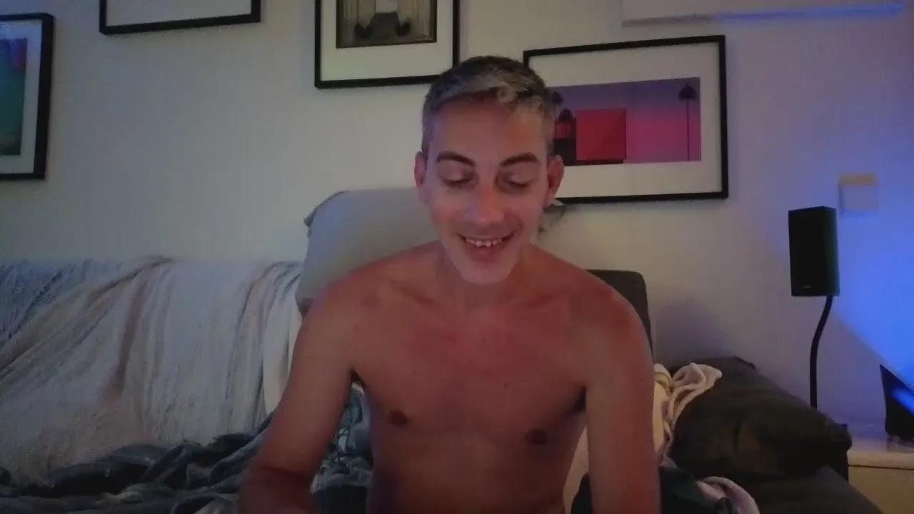 Offline HuGo4K on Cam4