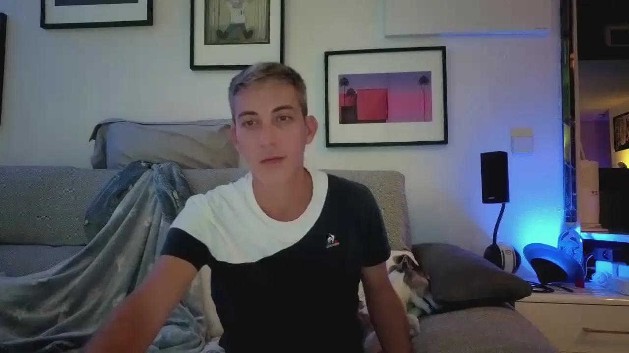 Offline HuGo4K on Cam4