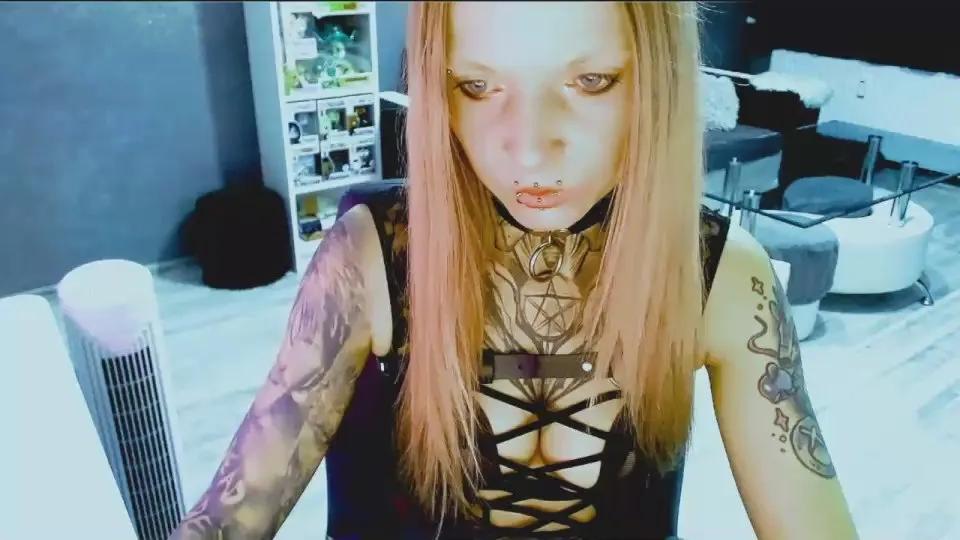 Offline InesDesire on Cam4