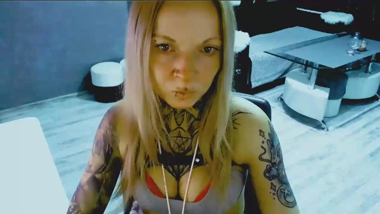 Offline InesDesire on Cam4