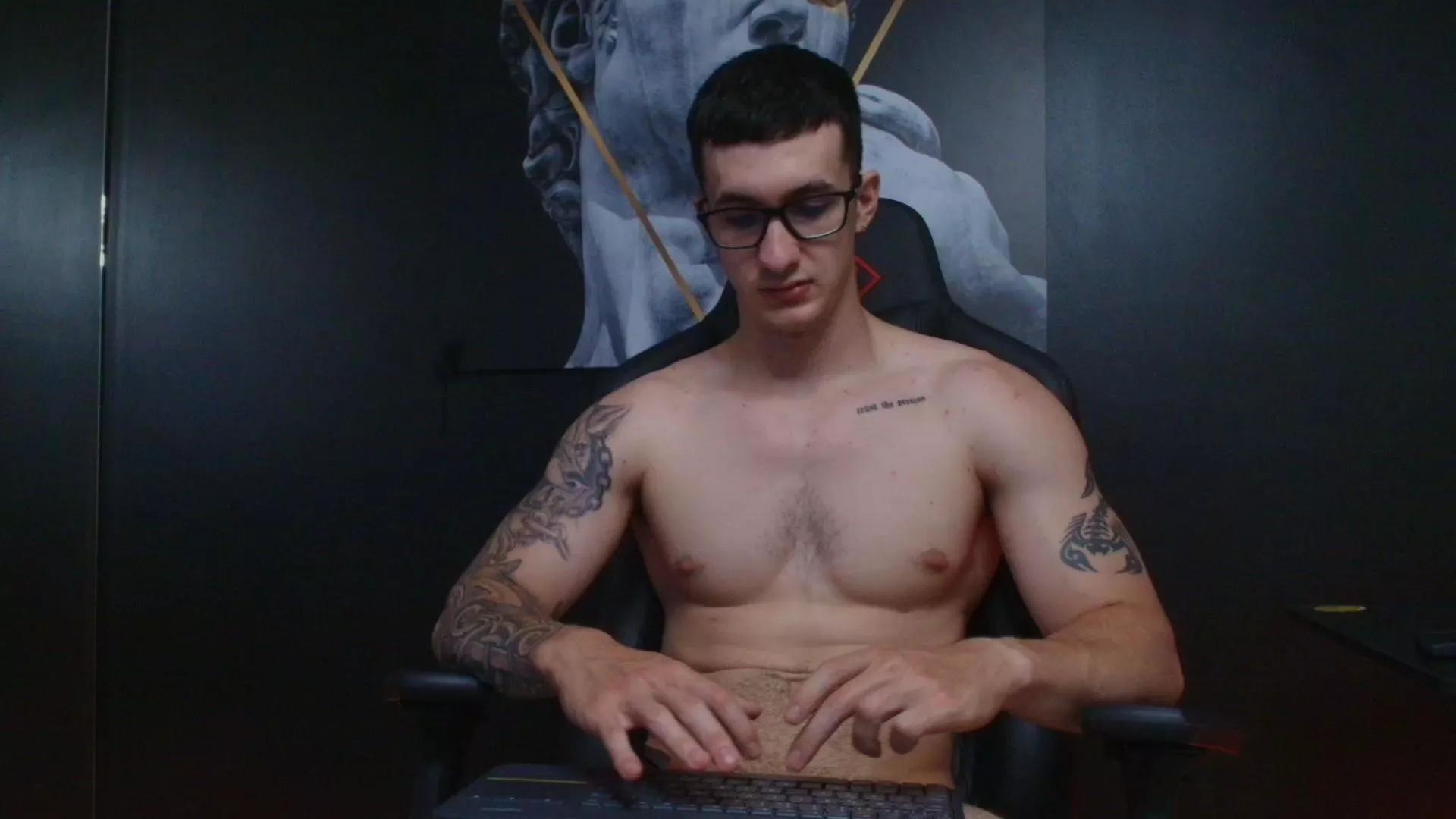 Offline JacksonOlsenn on Cam4