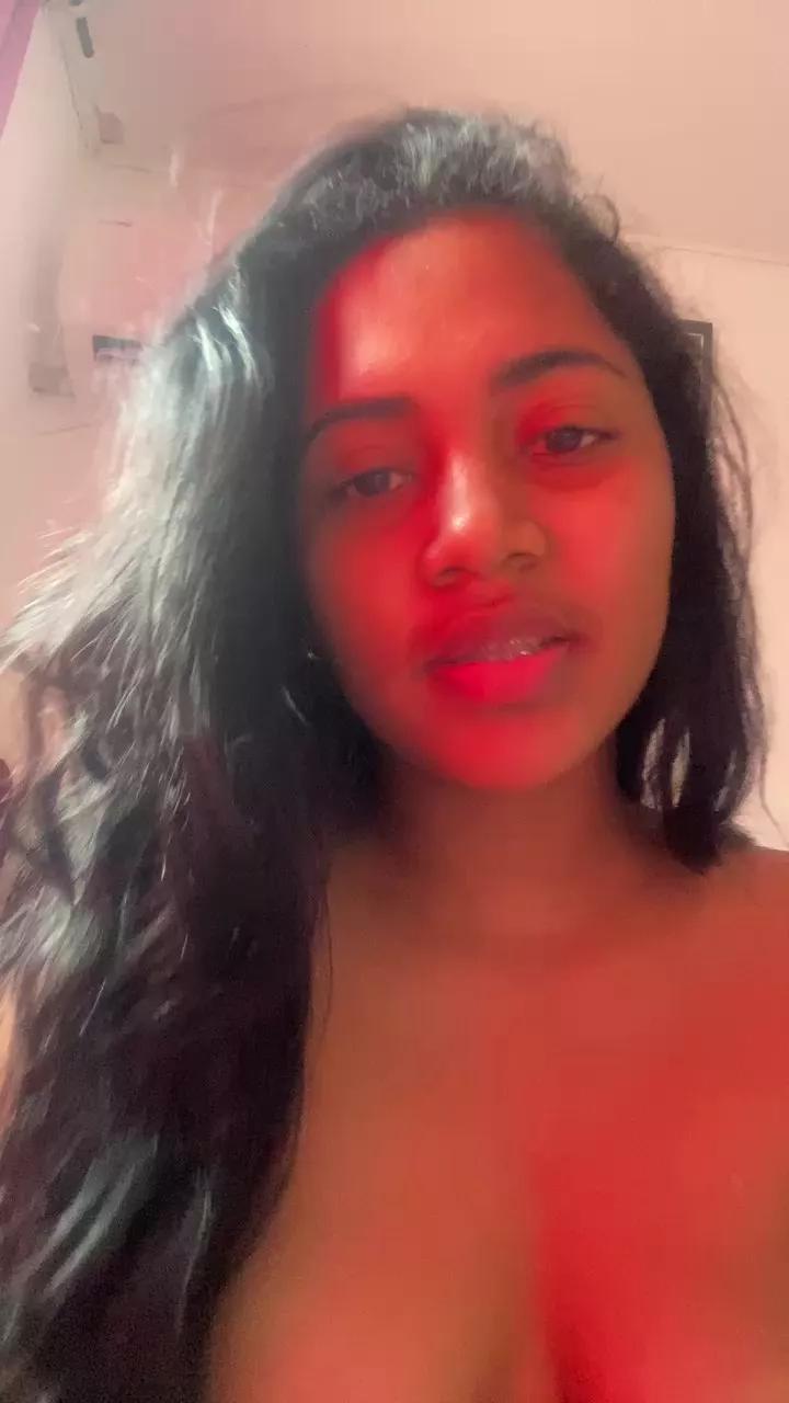 Offline kariinasexy2 on Cam4