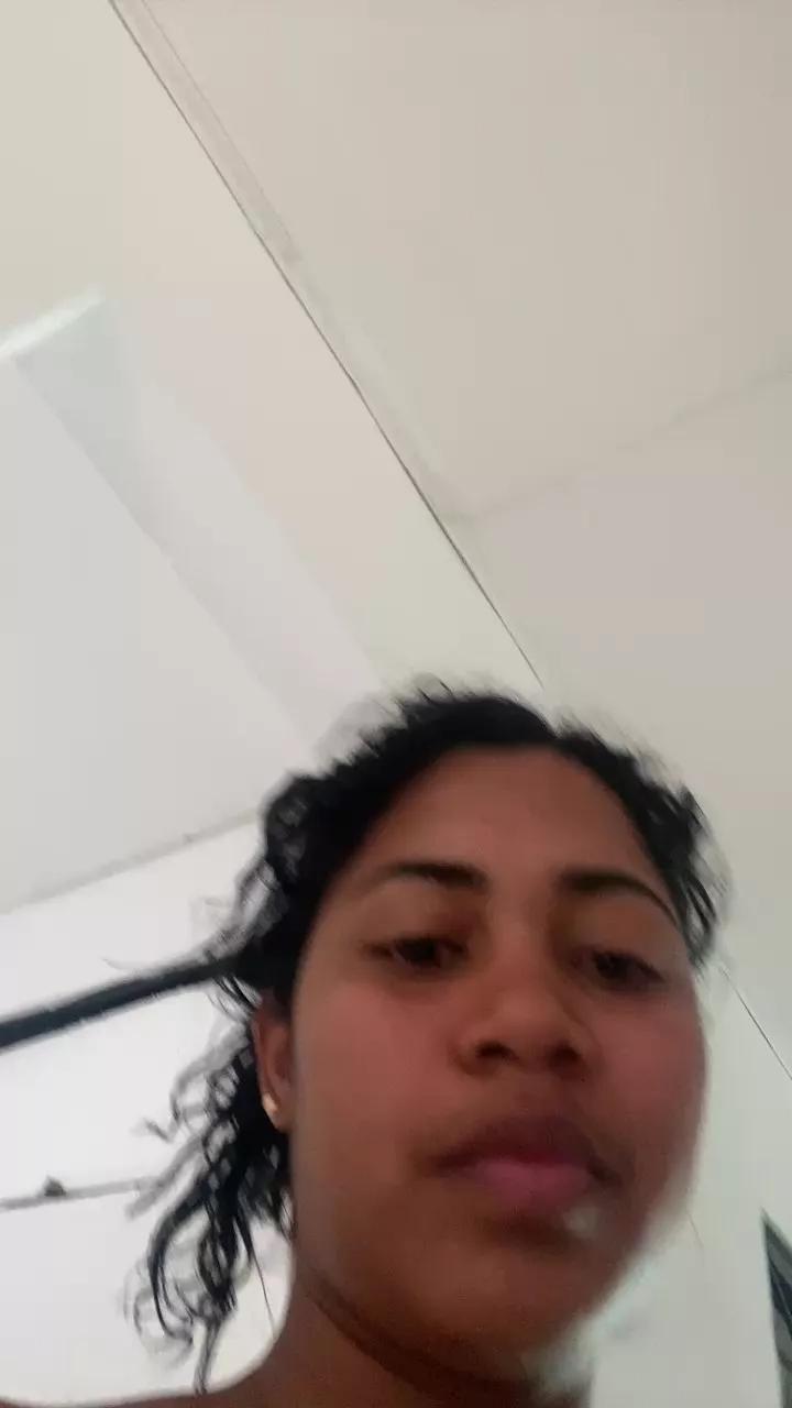 Offline kariinasexy2 on Cam4