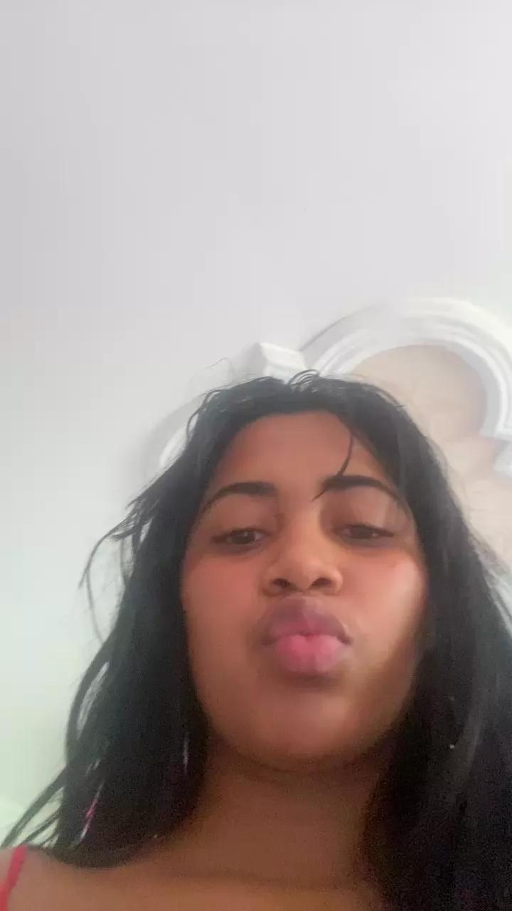 Offline kariinasexy2 on Cam4