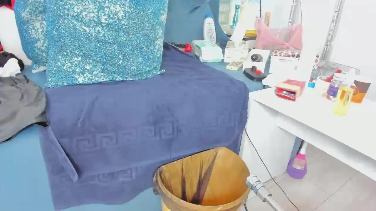 Offline karlahartlley on Cam4