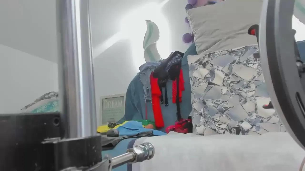 Offline karlahartlley on Cam4