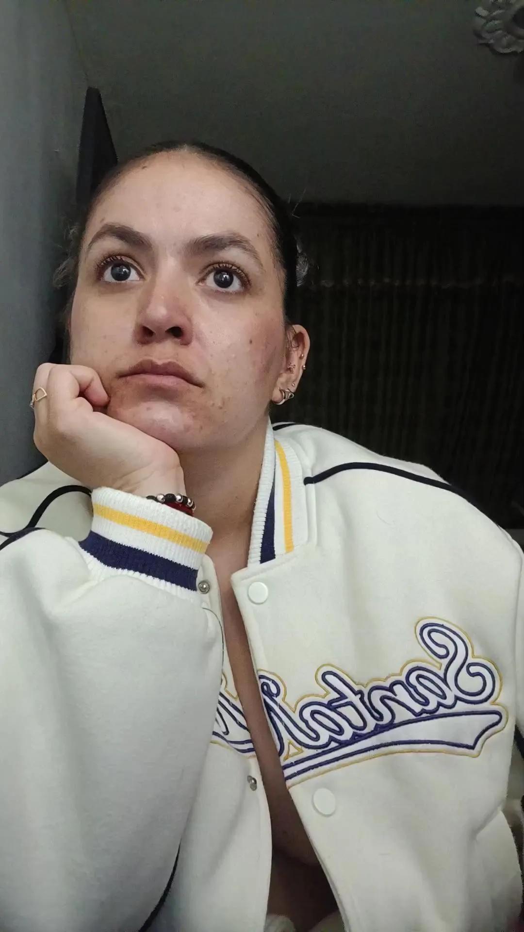 Offline ladykyhara on Cam4