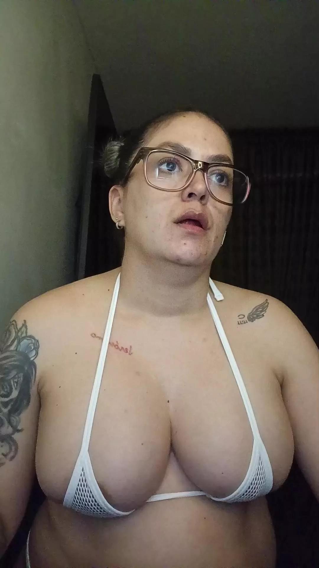 Offline ladykyhara on Cam4