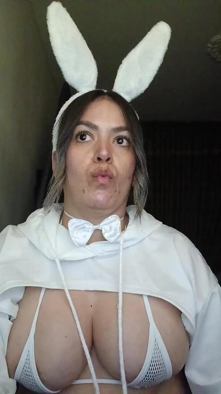 Offline ladykyhara on Cam4