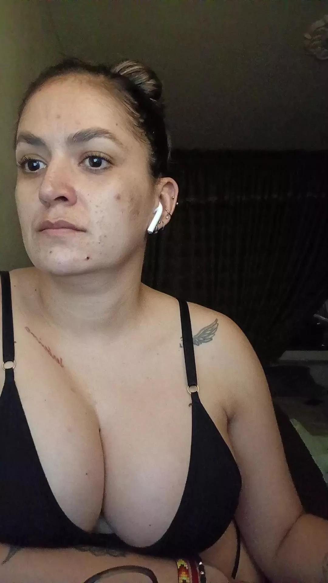 Offline ladykyhara on Cam4