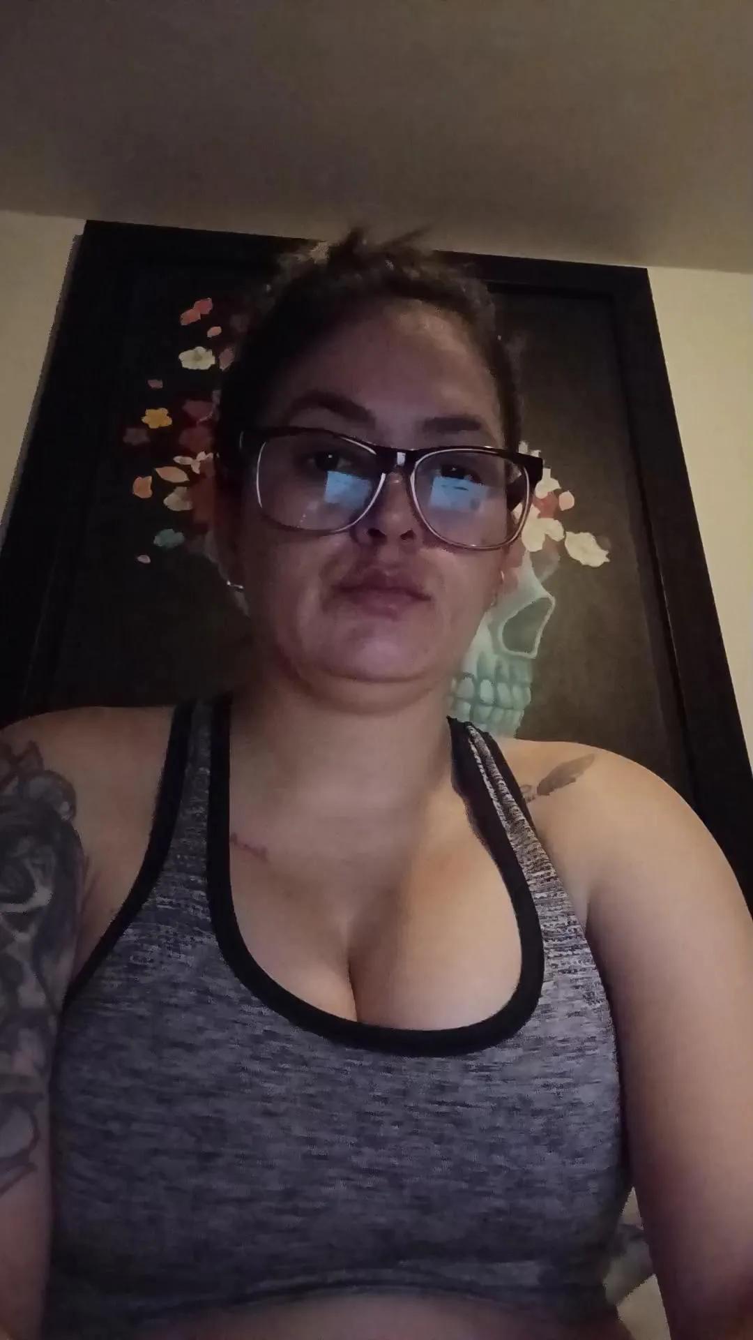 Offline ladykyhara on Cam4