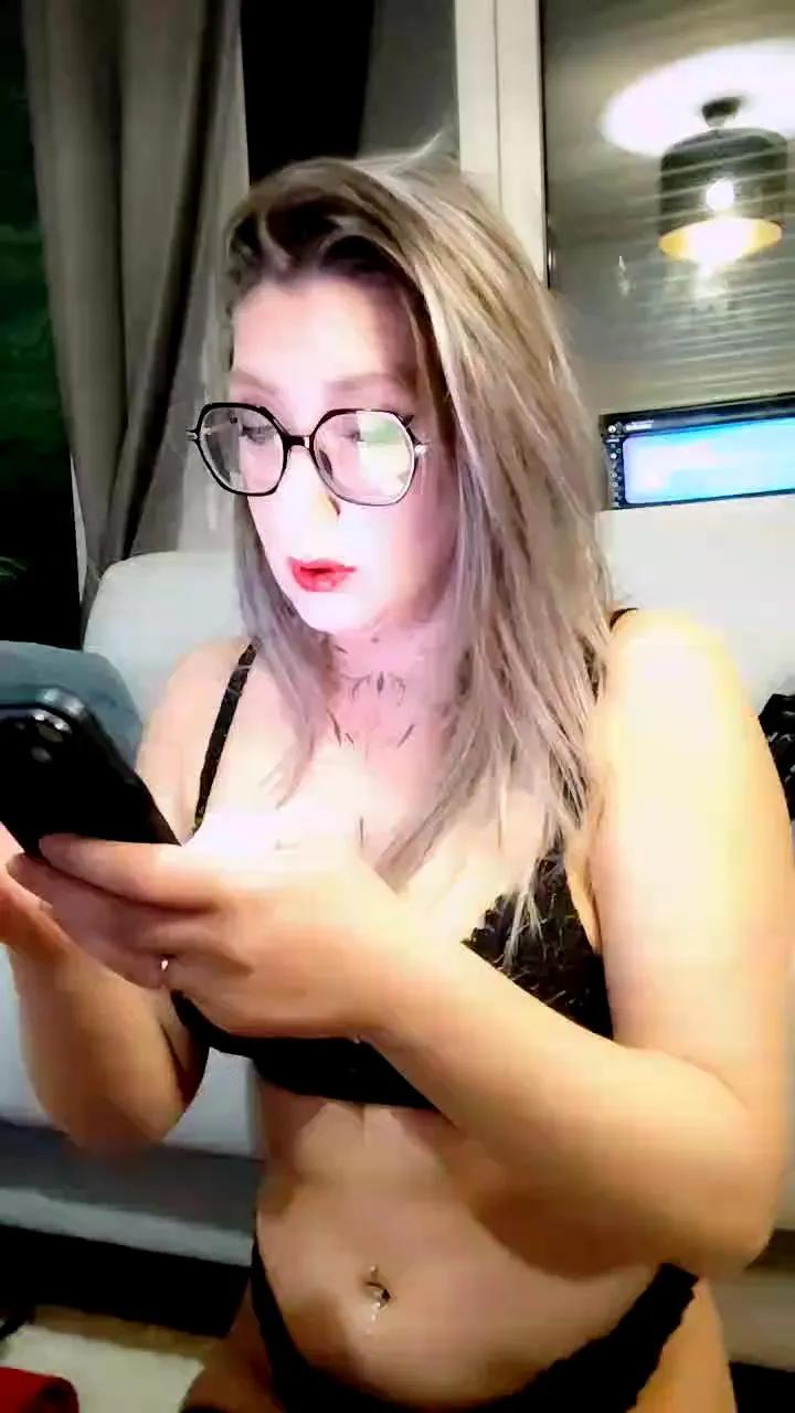 Offline Lalalovehot2 on Cam4