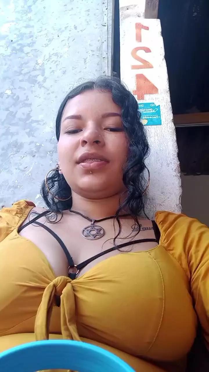 Offline Laurasweet2001 on Cam4