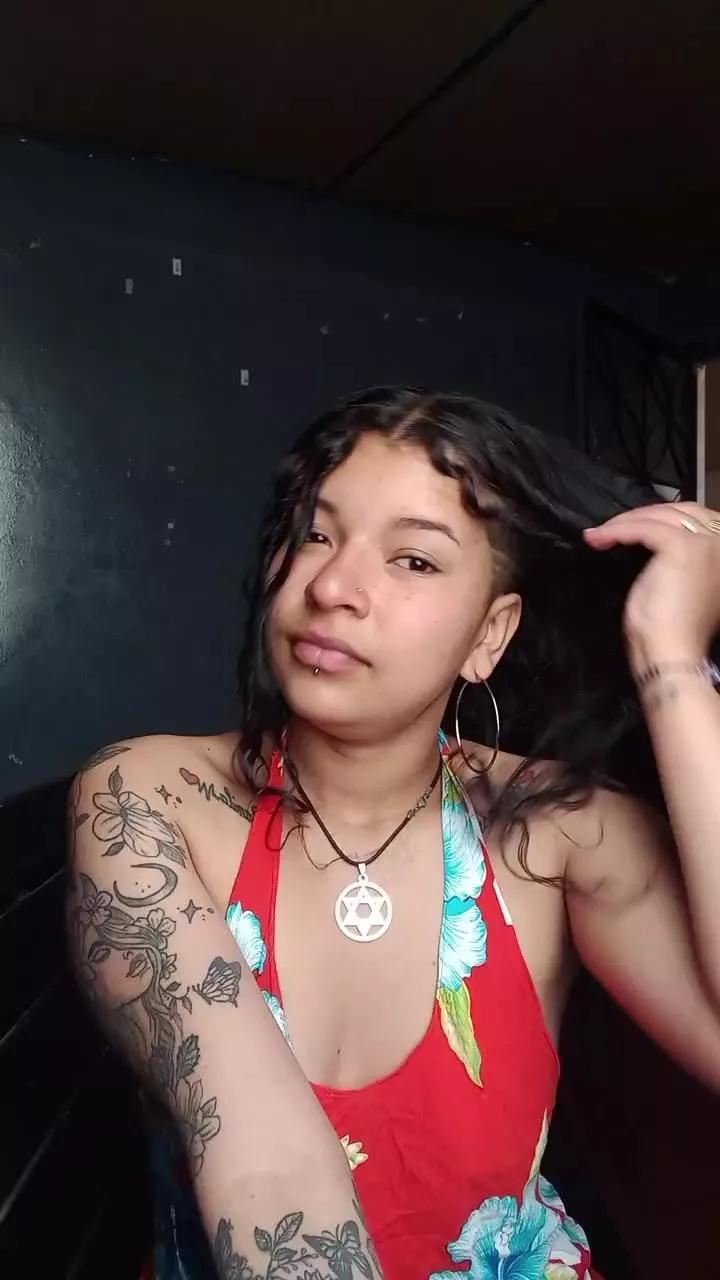 Offline Laurasweet2001 on Cam4