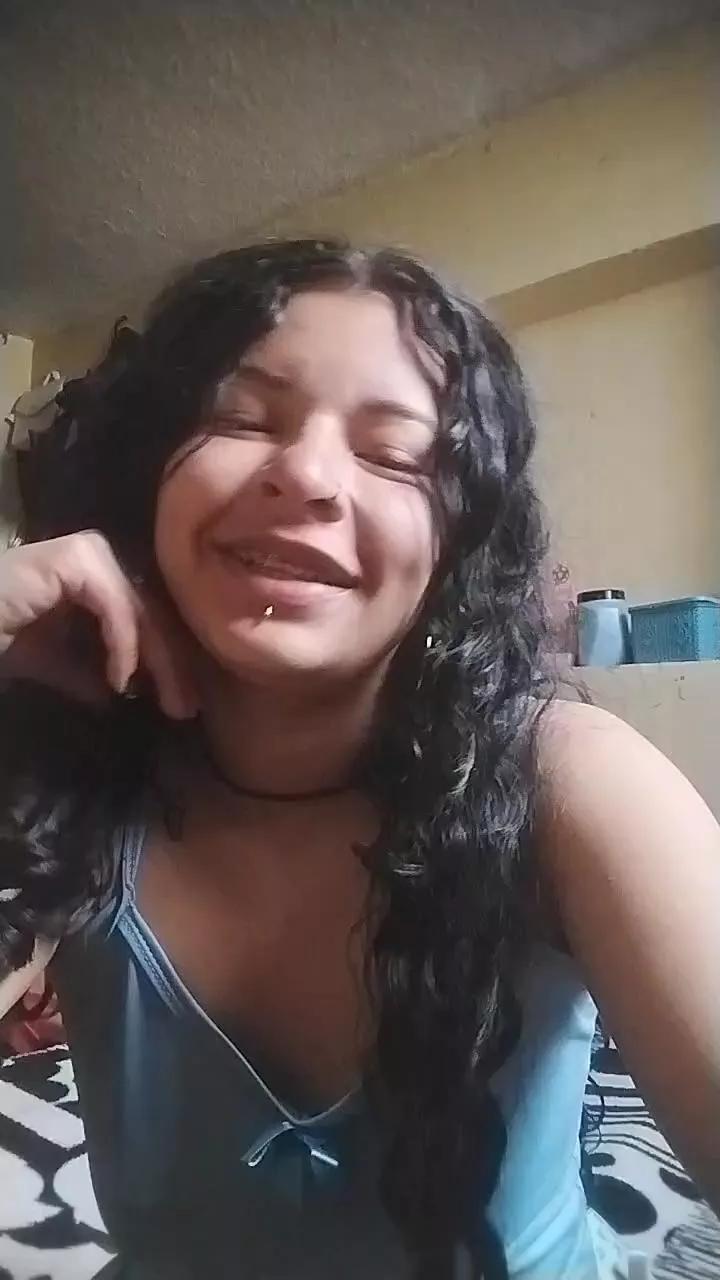 Offline Laurasweet2001 on Cam4