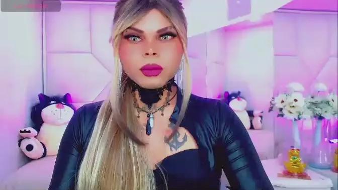 Offline leslychaneldoll on Cam4