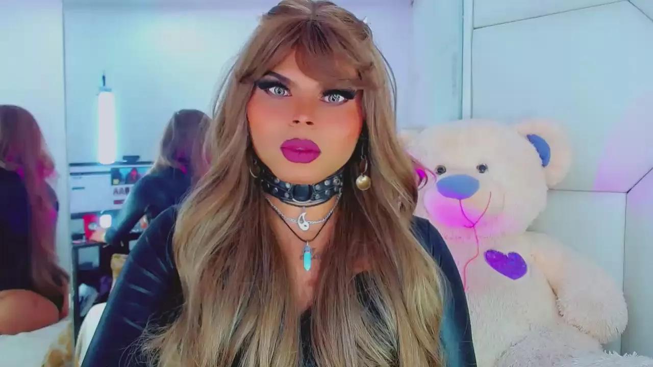 Offline leslychaneldoll on Cam4