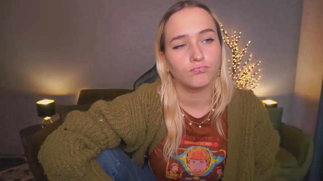 Offline LiliElfie on Cam4