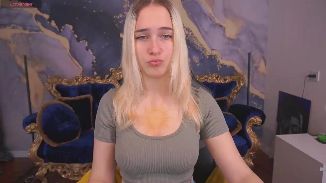 Offline LiliElfie on Cam4