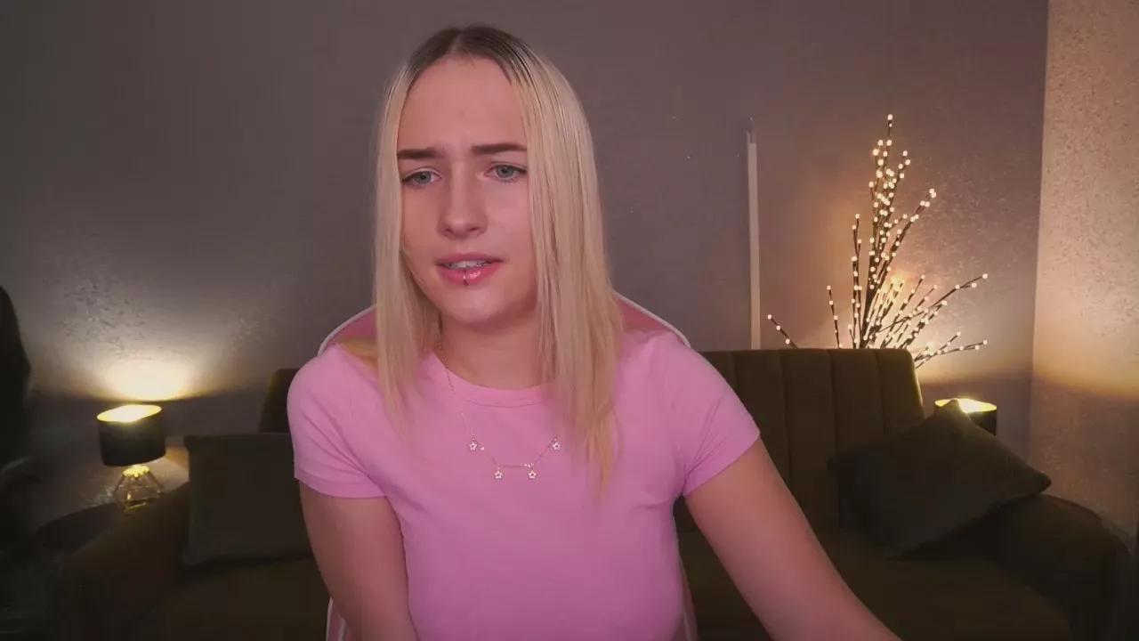 Offline LiliElfie on Cam4