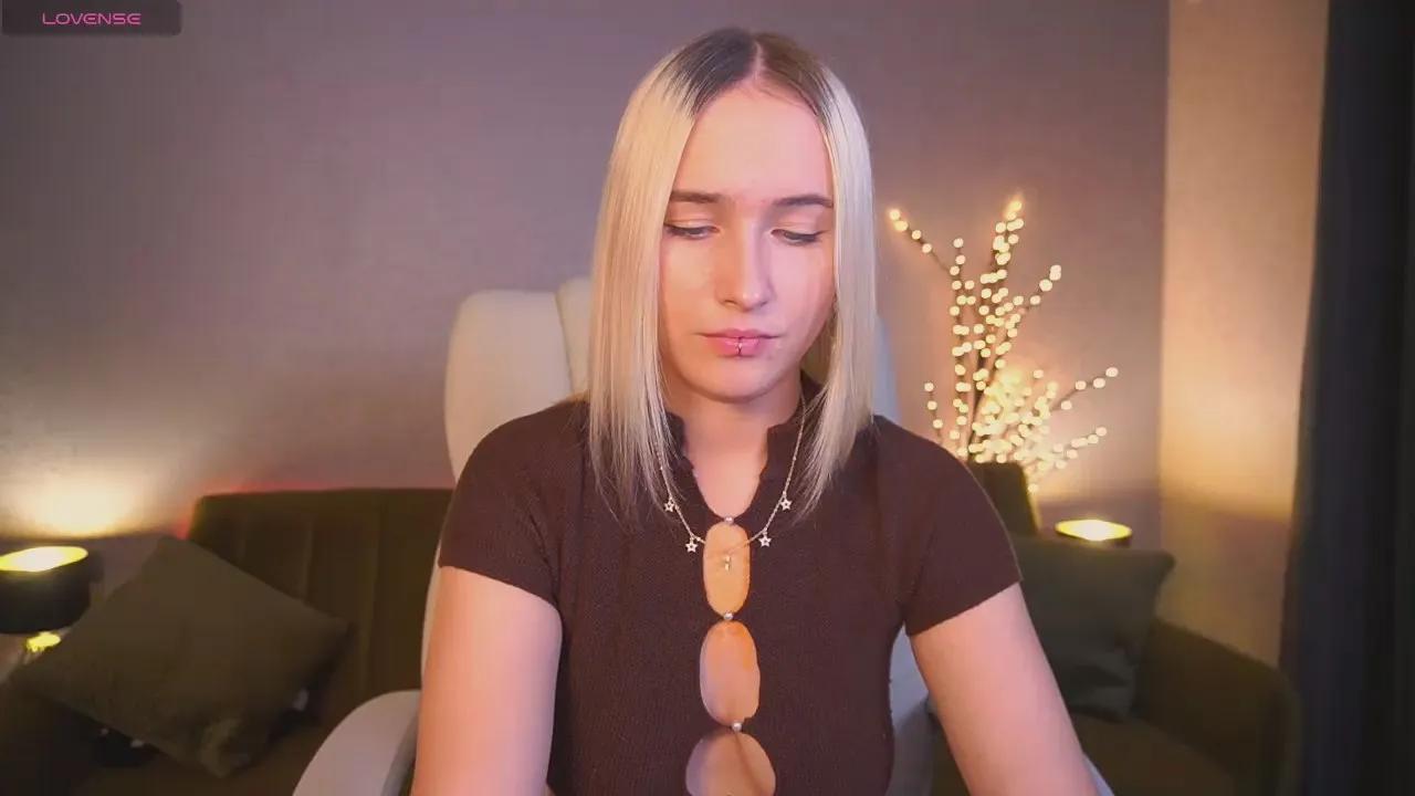 Offline LiliElfie on Cam4