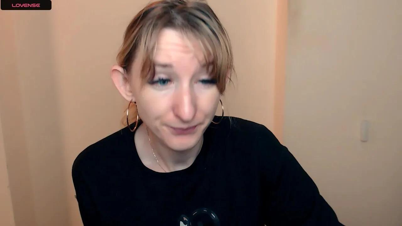 Offline LillyBluee on Cam4