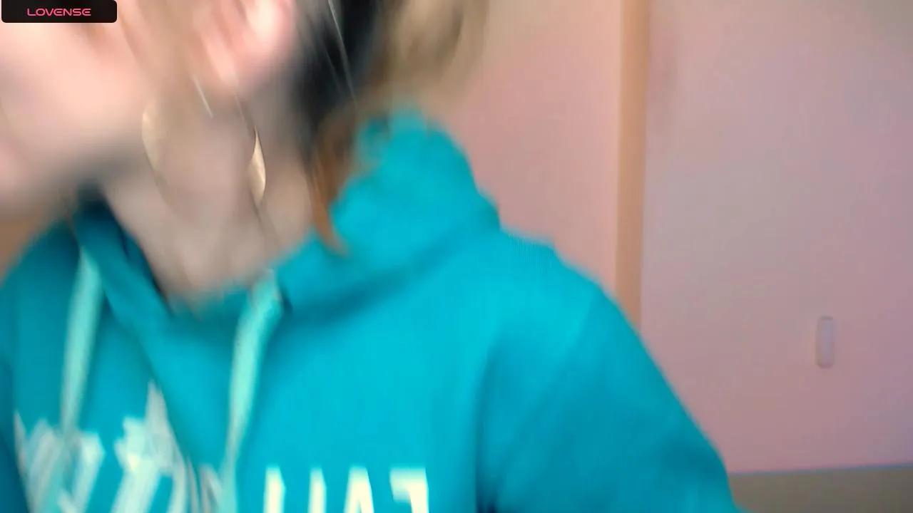 Offline LillyBluee on Cam4