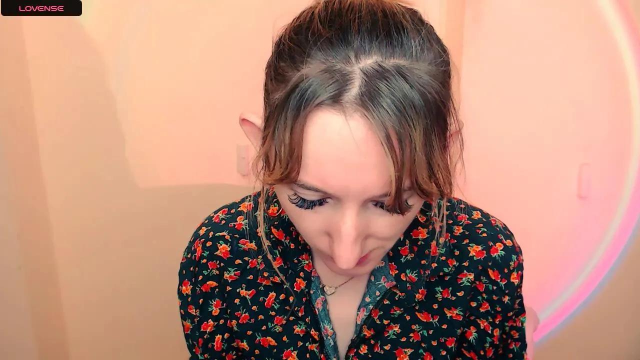 Offline LillyBluee on Cam4