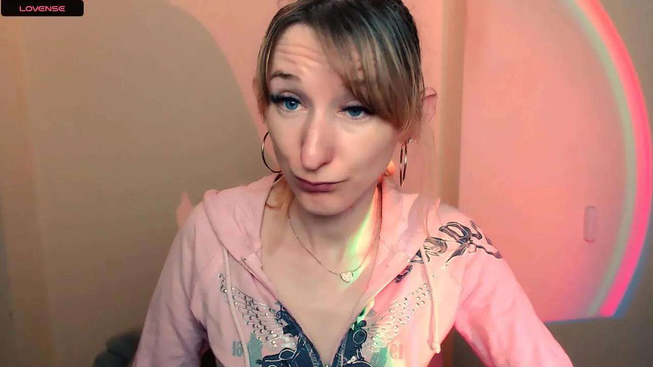 Offline LillyBluee on Cam4