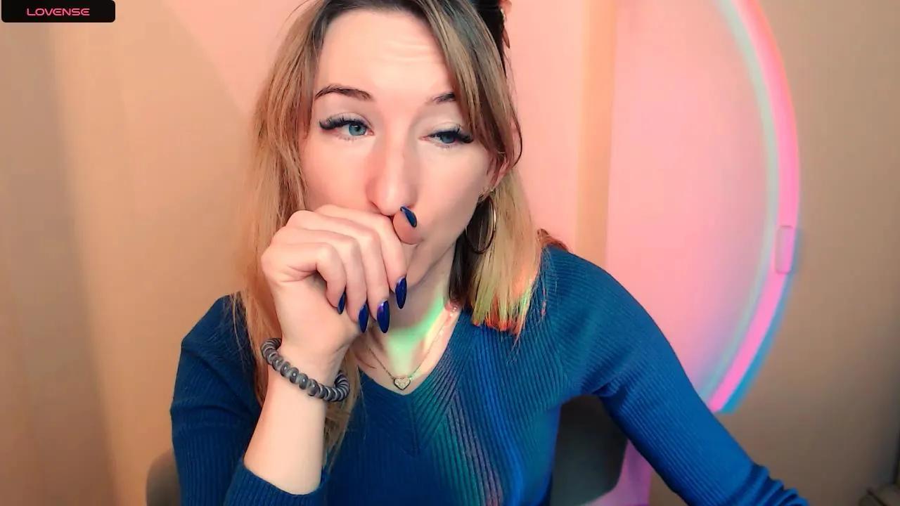 Offline LillyBluee on Cam4