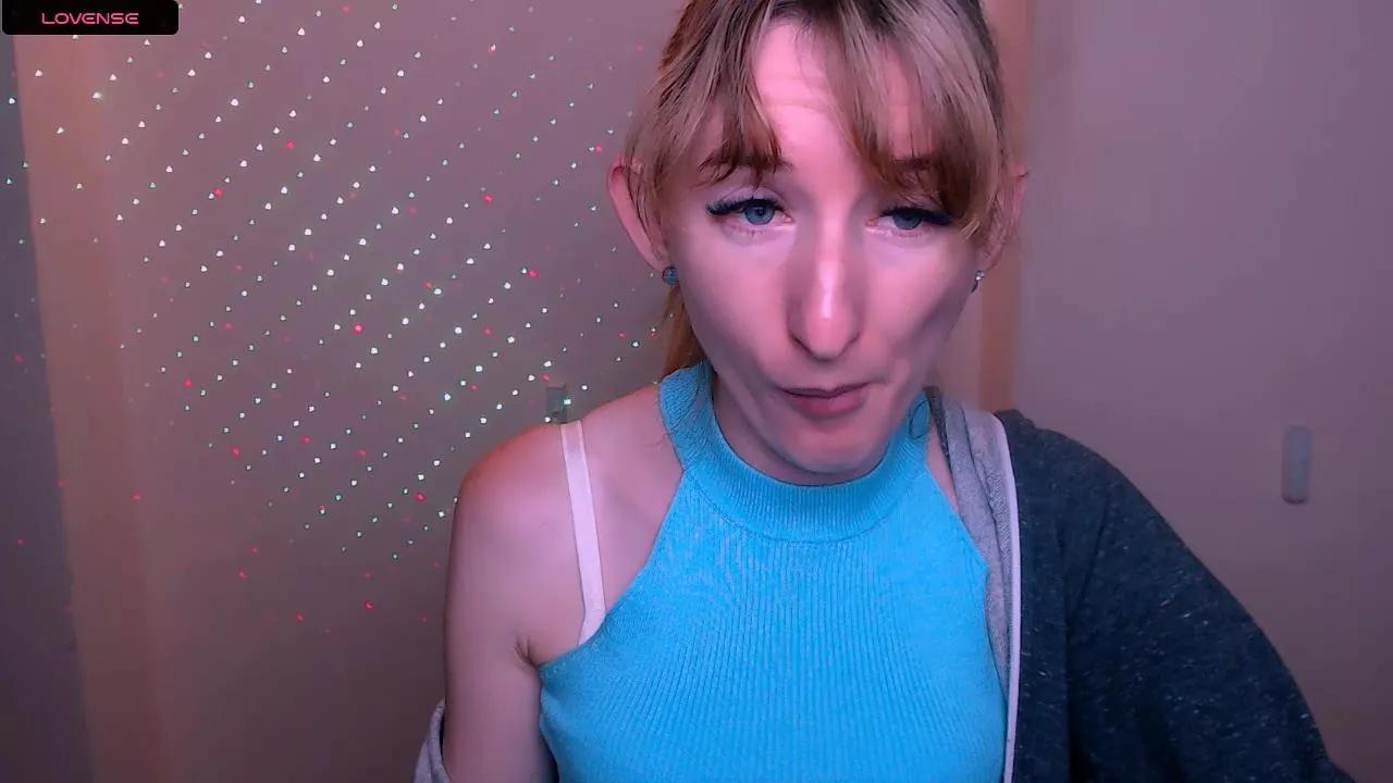 Offline LillyBluee on Cam4