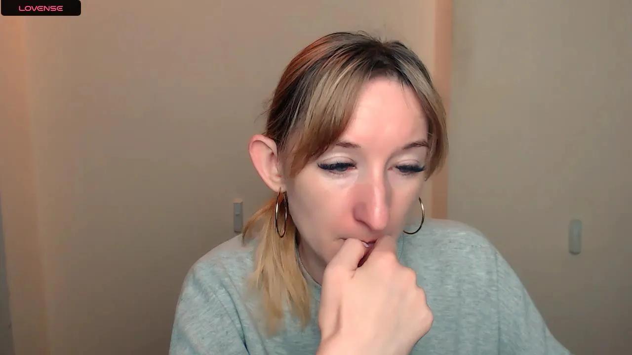 Offline LillyBluee on Cam4