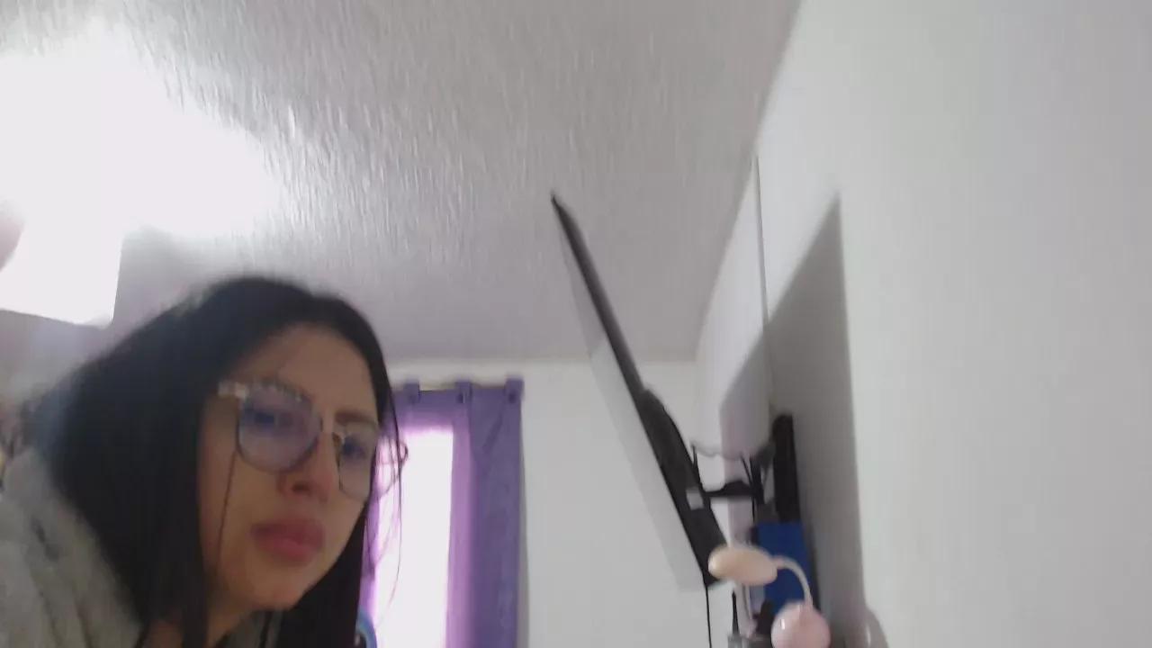 Offline lina_maria98 on Cam4