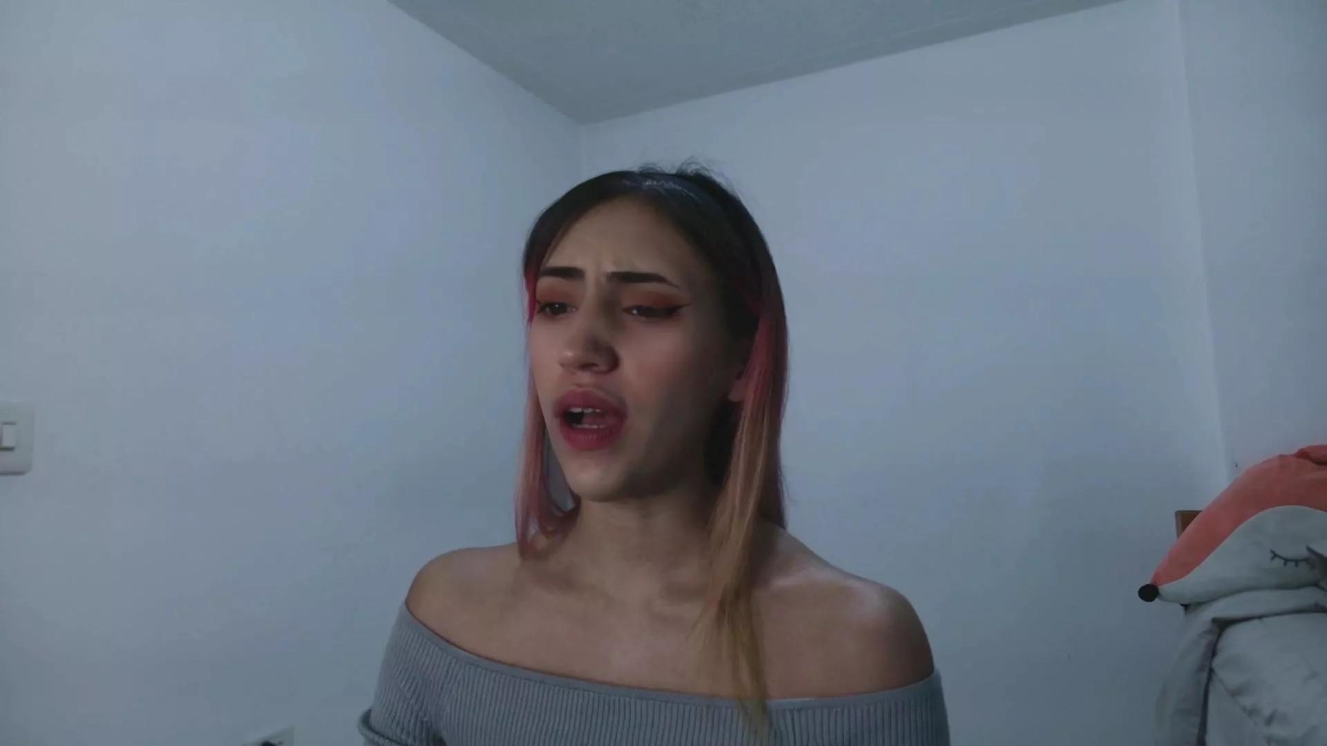 Offline Linnie_doll on Cam4