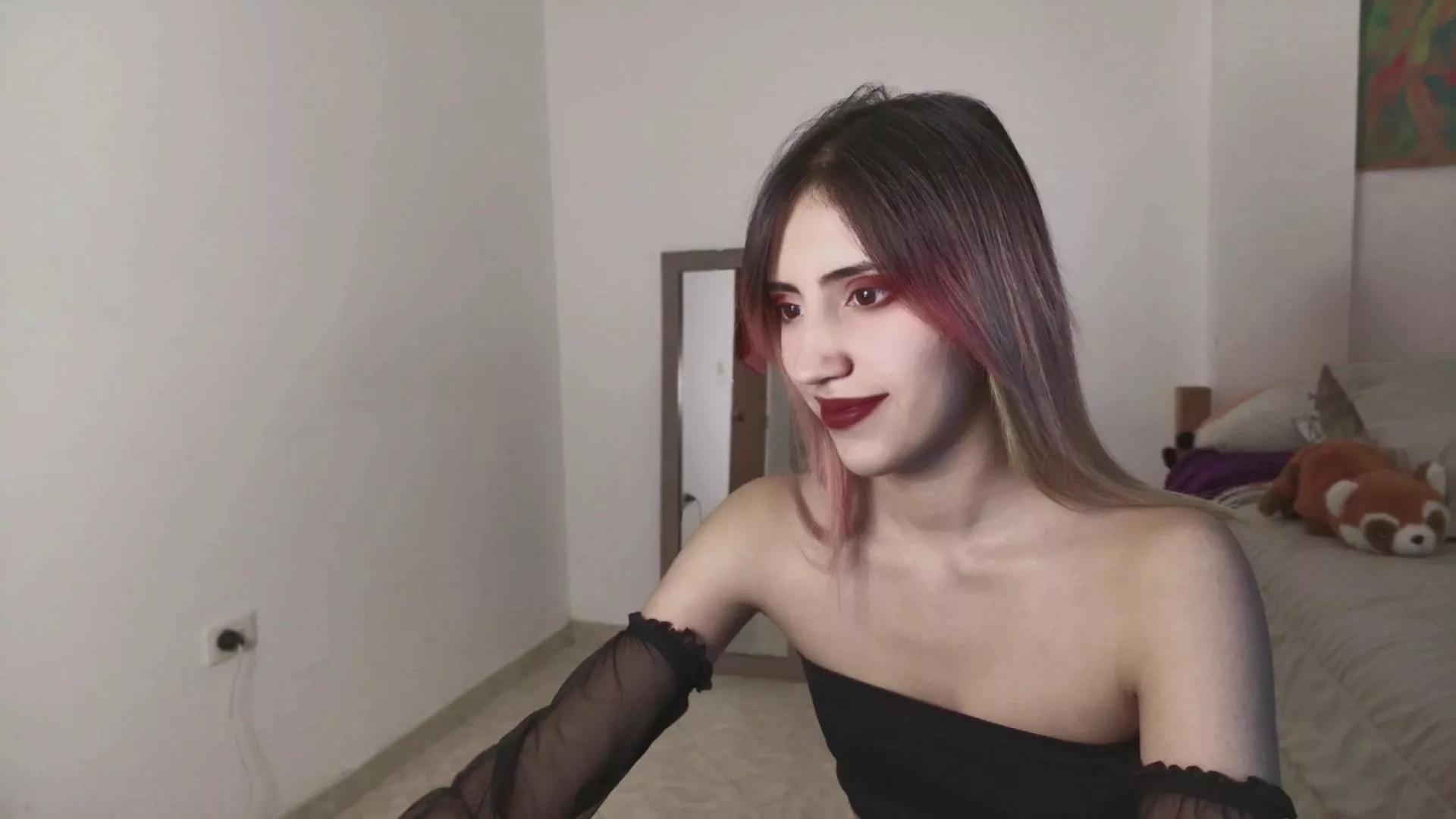 Offline Linnie_doll on Cam4