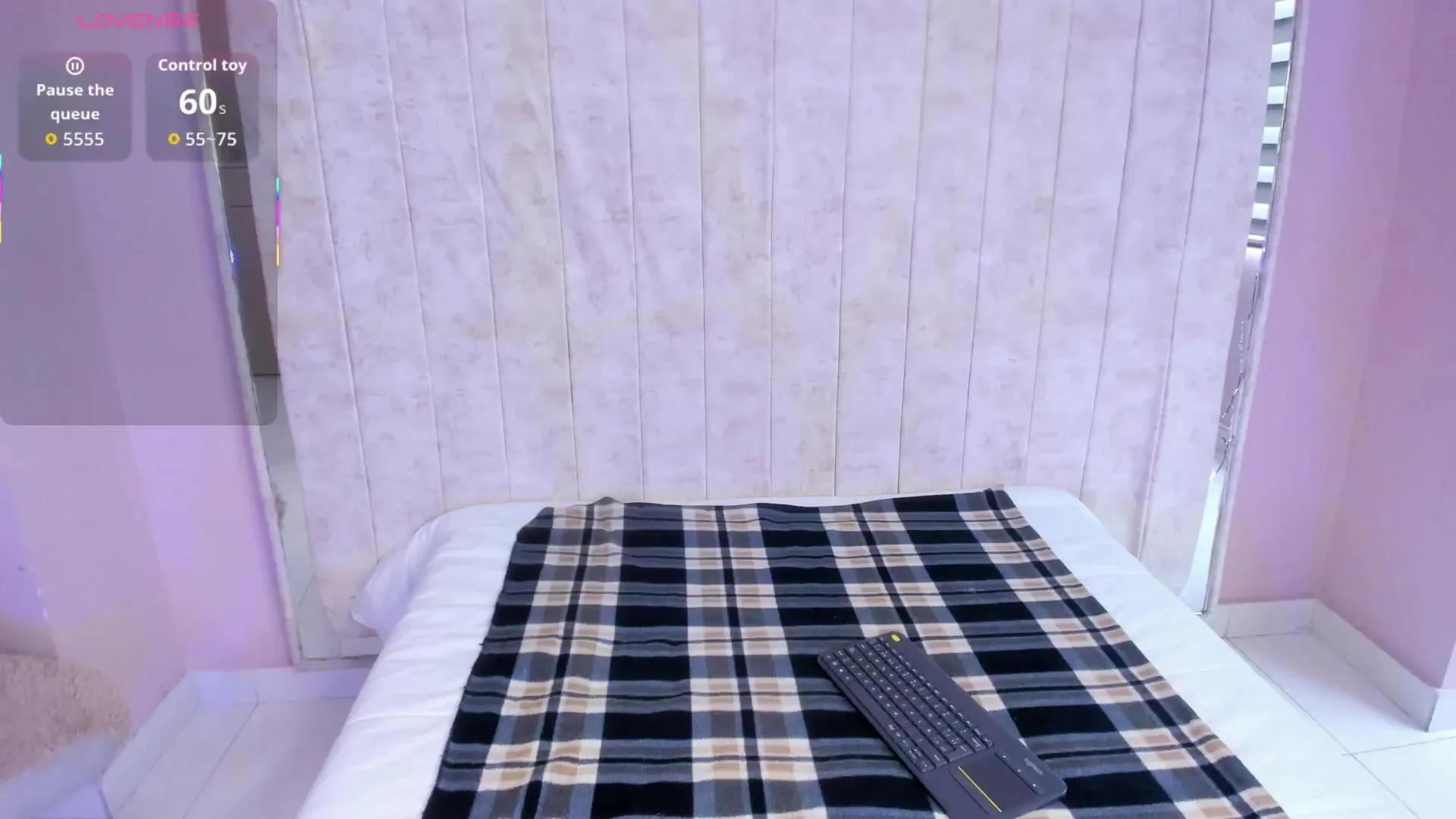 Offline LisaPreggycharm on Cam4