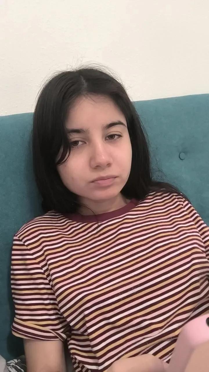 Lizzylovepetite on Cam4 