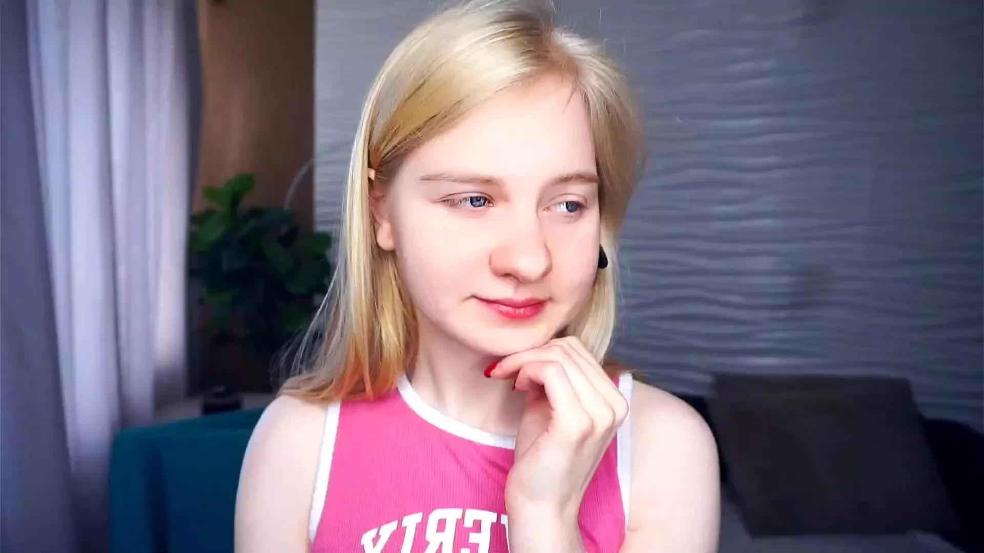 Offline LoraEddy on Cam4