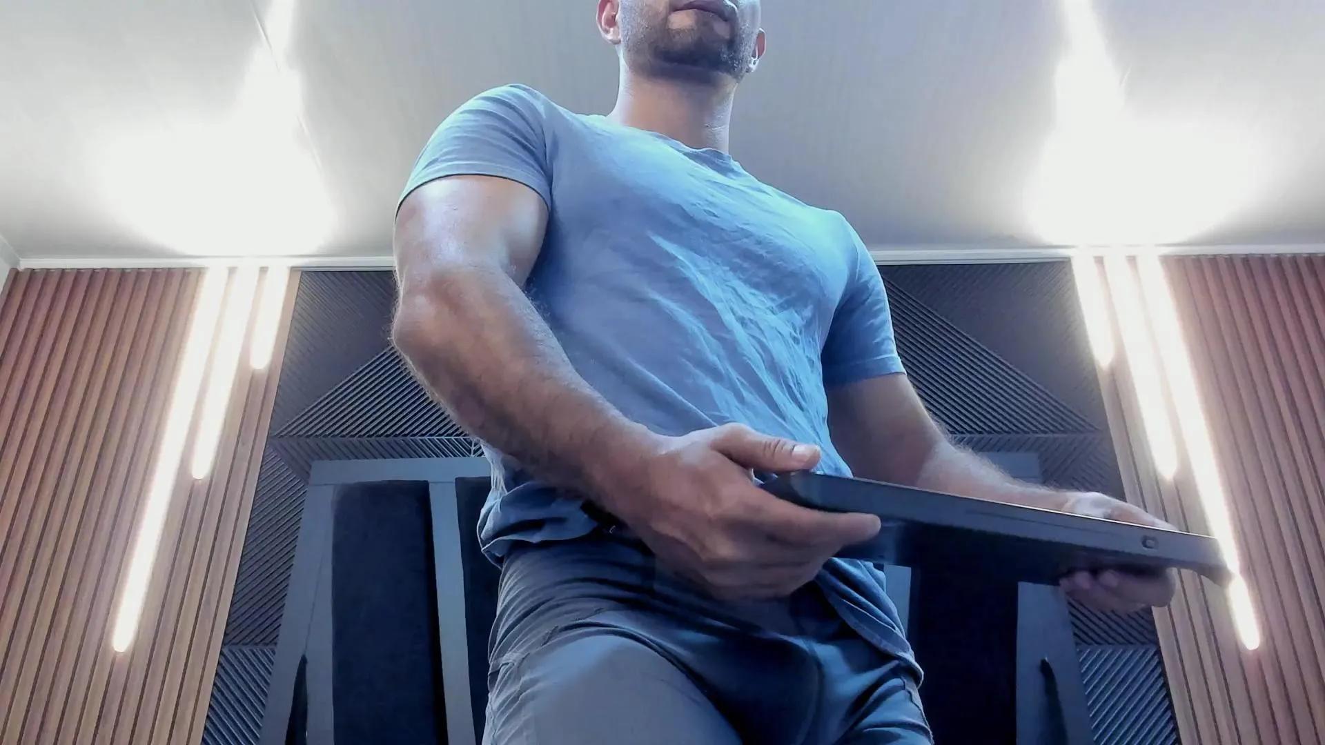 Offline Lorenzo_Walker on Cam4