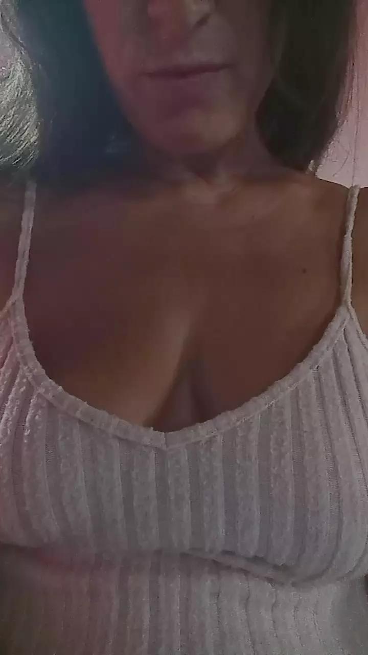 Offline Love_tantri on Cam4