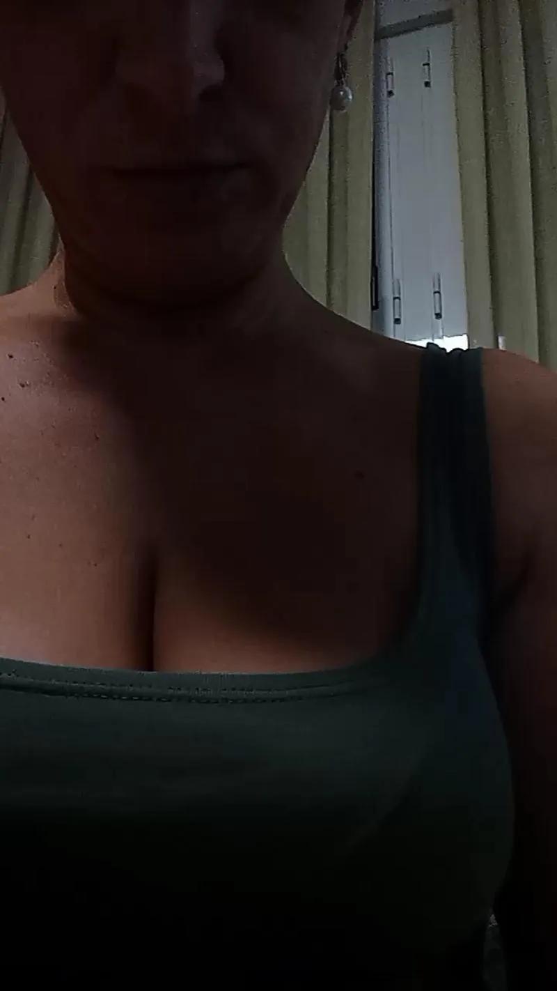 Offline Love_tantri on Cam4