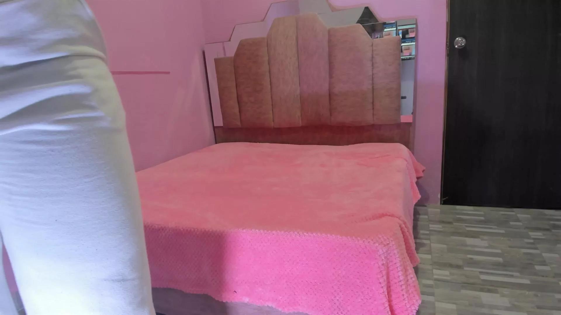 Offline LoveQueen2 on Cam4