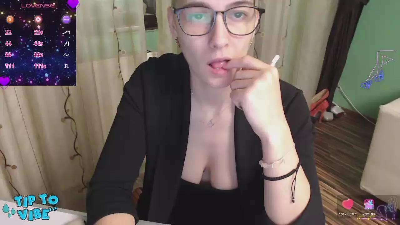 Offline lovingfeetheels on Cam4