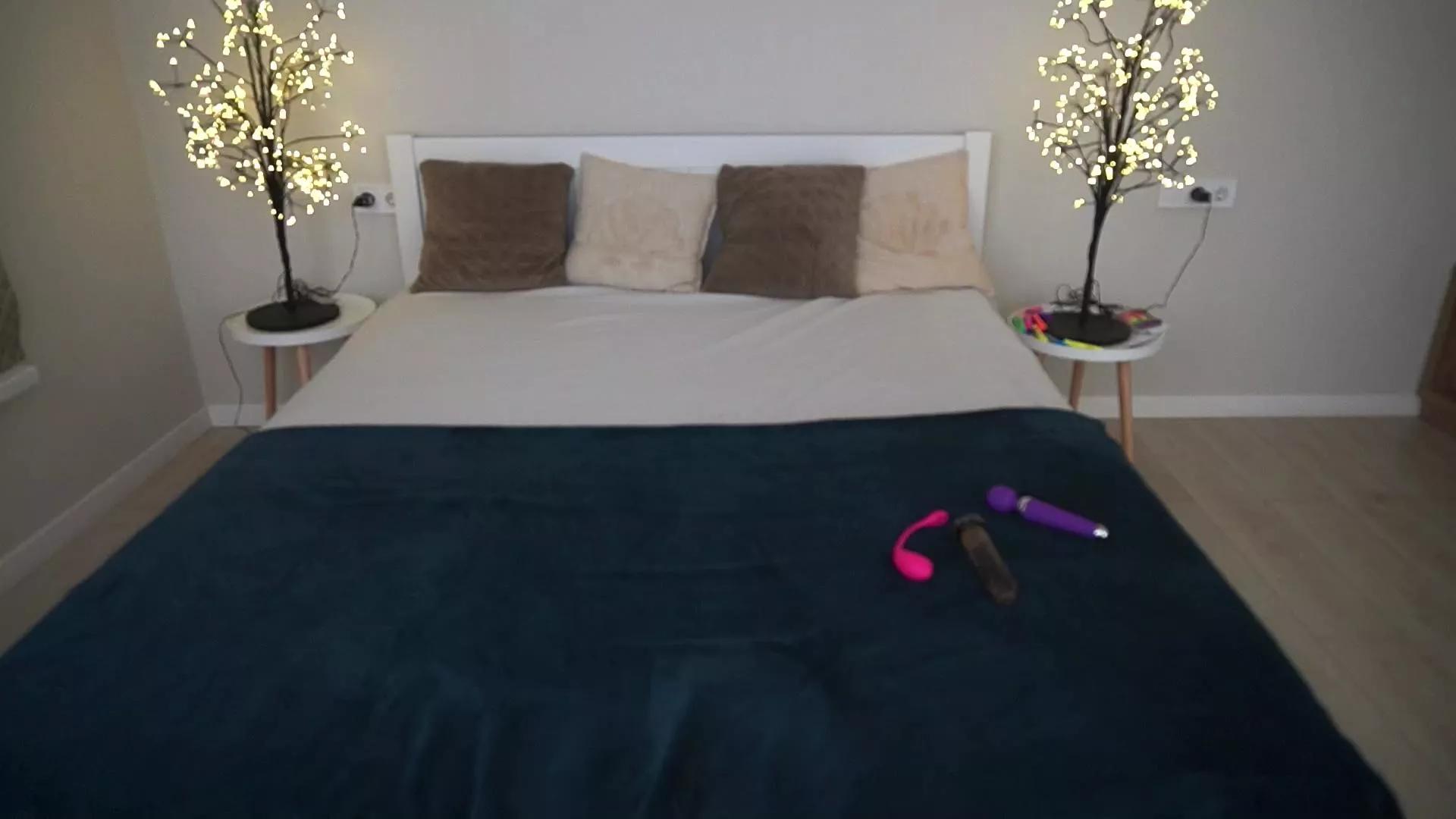 Offline LunaLicks on Cam4