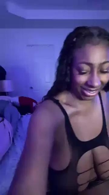 Offline Madam_Glam on Cam4