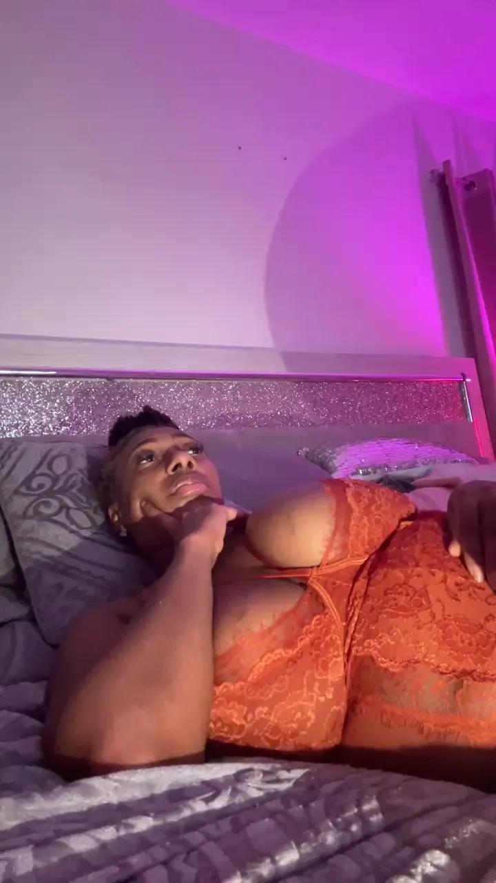 Offline Madam_Glam on Cam4