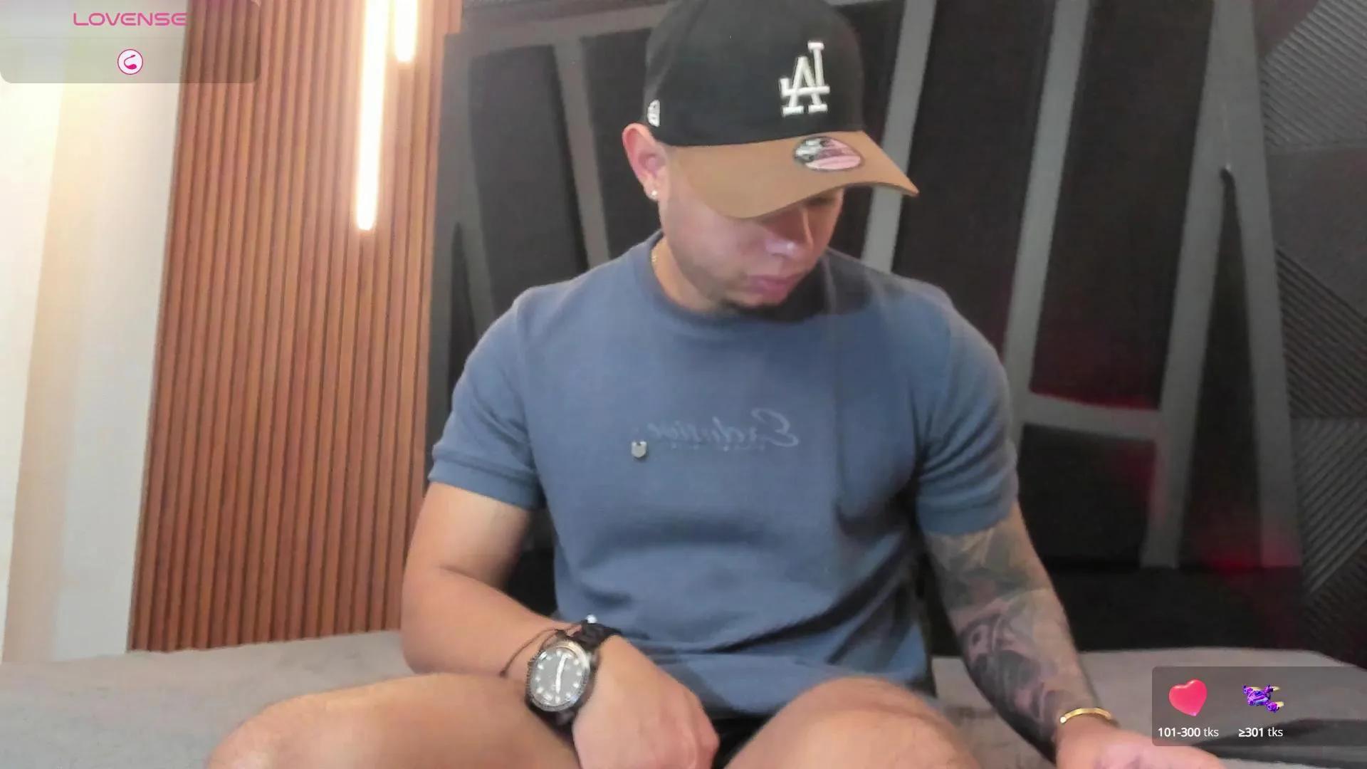 Offline marco_garciia_ on Cam4